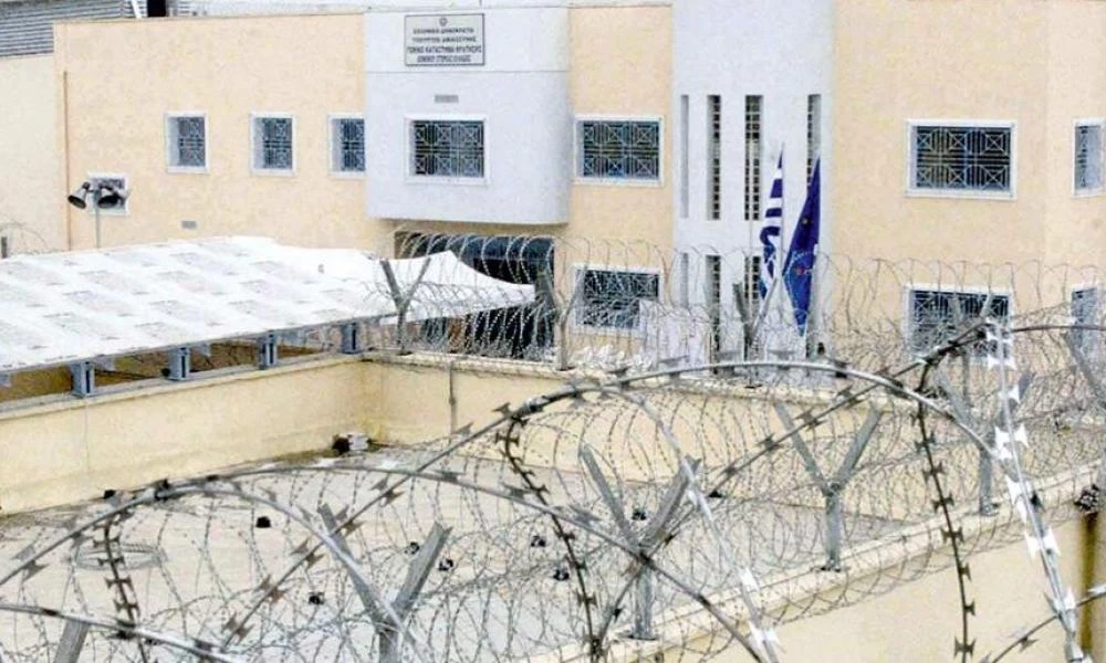 Φυλακές Δομοκού: Βρήκαν κινητά μέσα σε κελιά μετά από έφοδο